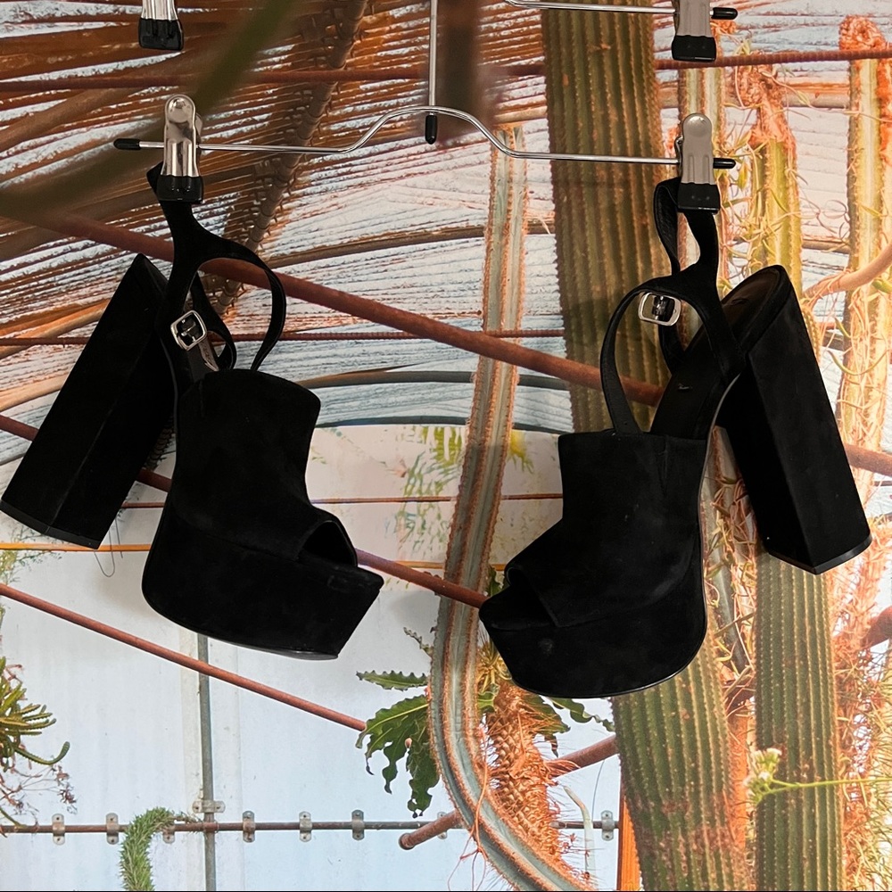 STEVE MADDEN Black Suede Platforms